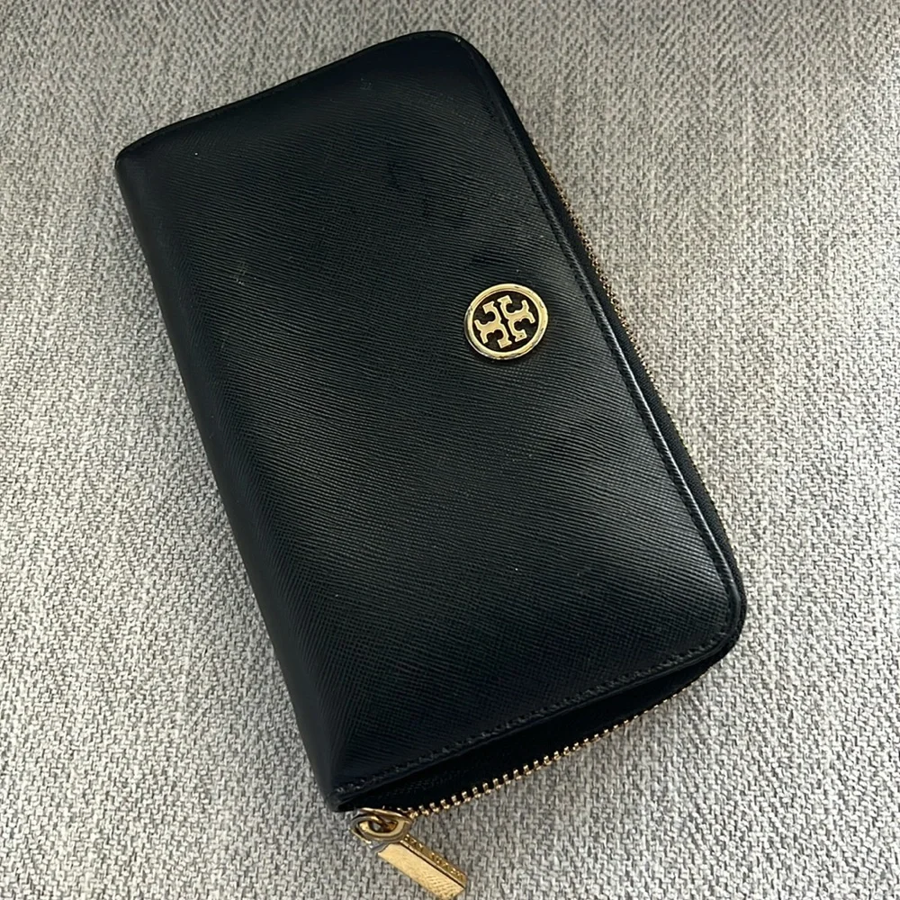Tory Burch Wallet - Picture 1 of 4
